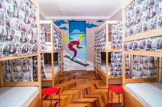 Гостиница Hostel Outdoor Кисловодск Спальное место на двухъярусной кровати в общем номере для мужчин и женщин-11